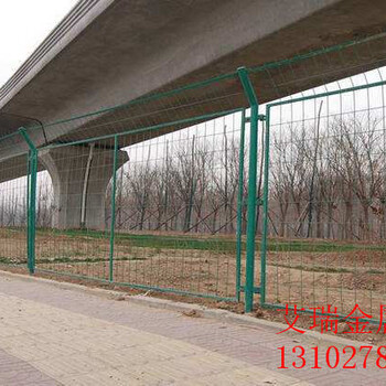 公路圍網(wǎng)-公路防護(hù)網(wǎng)供應(yīng)-公路防護(hù)隔離網(wǎng)廠家規(guī)格