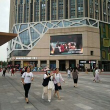 郑州高新区朗悦公园茂购物中心广场户外LED大屏广告