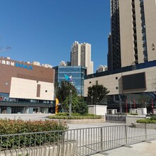 郑州高新区新悦荟商场广场外LED大屏广告