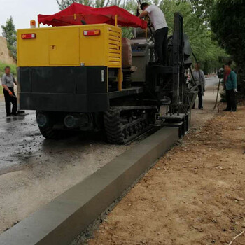 路緣石現(xiàn)澆成型機(jī)路緣石成型機(jī)路緣石成型機(jī)