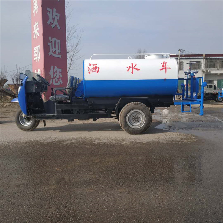 绍兴厂家货源12方洒水车价格 三轮小型洒水车