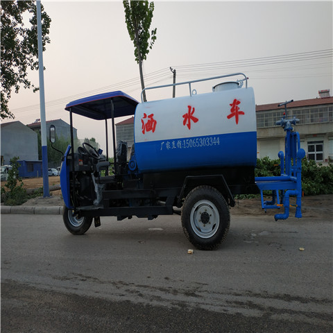 绿化工程喷洒车厂家货源小型3吨三轮洒水车渭南榆林