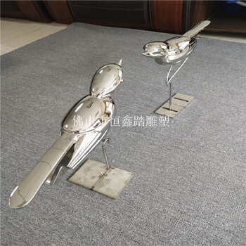 北京售樓部小區(qū)入口景觀石上裝飾鏡面不銹鋼小鳥雕塑定制廠家