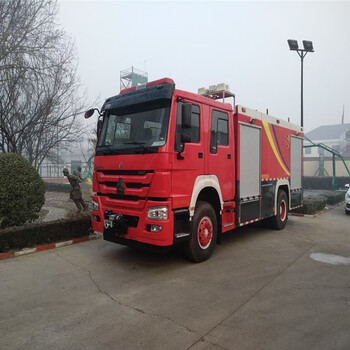 多利卡消防车厂家8吨12吨消防洒水车图片及价格