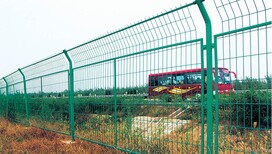 济南双边丝护栏网框架护栏网公路隔离防护网高速金属网隔离栅图片5