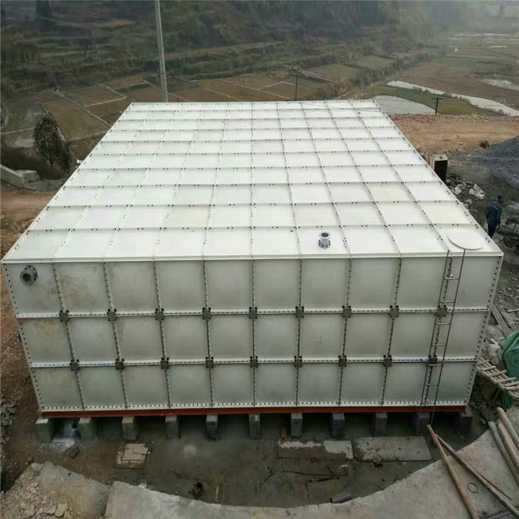 新疆玻璃钢水箱，克拉玛依玻璃钢消防水箱厂家价格