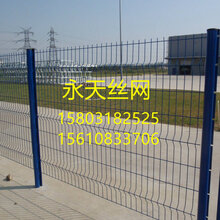 实体厂家直供三折弯护栏浸塑护栏铁丝围栏可包施工图片