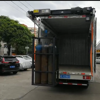 輕型懸臂吊車，線材裝卸小型帶吊臂貨車卸貨