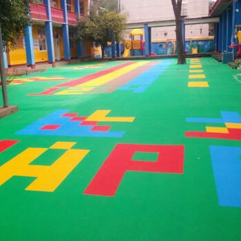 悬浮拼装地板施工-惠州校园工程-幼儿园操场地面建设
