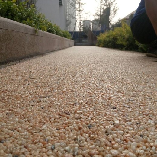 上海卢湾天然彩色胶粘石路面原材料供应商景观路面胶粘石