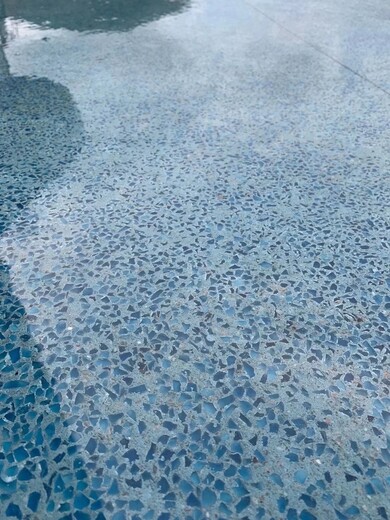 黑龙江鹤岗景观砾石聚合物地坪设计彩砂地面材料施工