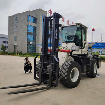 巴中山區(qū)越野叉車6噸6米叉車山路四驅(qū)叉車質(zhì)量好全國包郵