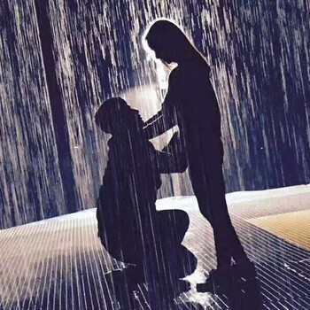 南陽供應(yīng)廠家淋不濕的奇妙雨屋道具廠家出租出售