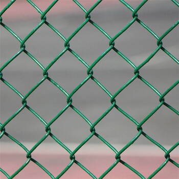 体育场护栏网-学校操场隔离网-绿色勾花网围栏-浸塑包胶勾花网