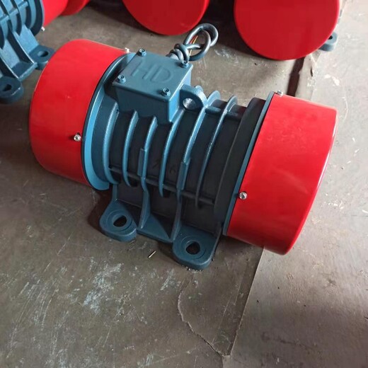 多層粉直線振動篩全國發(fā)貨振動電機振動器冶金化工設備定做