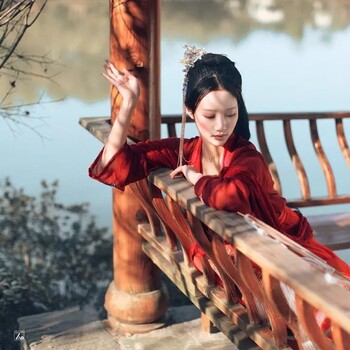 隨州學(xué)化妝玲麗美妝培訓(xùn)
