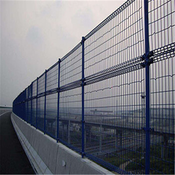 框架护栏网、高速公路、铁路、护栏网车间、隔离栅价格