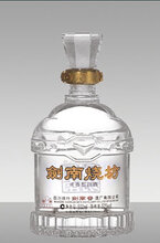 西宁晶白酒瓶厂家图片