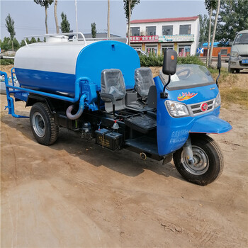 多功能園林綠化灑水車農(nóng)用三輪小型裝水車鄉(xiāng)村道路沖洗灑水車