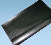 黑色天然橡胶板弹性，气密性较好，耐油，耐碱