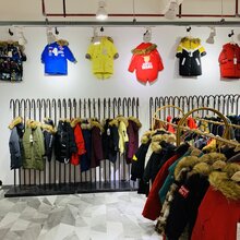 北京品牌童装羽绒服批发蜡笔小天使大风车小猪吧啦厂家直销图片
