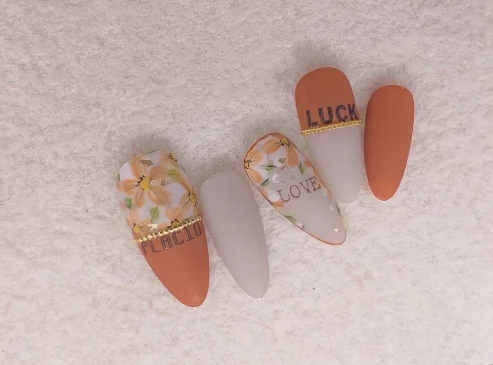 燕郊美甲美甲、美甲、美甲培訓(xùn)學(xué)校，簽約包學(xué)會(huì)