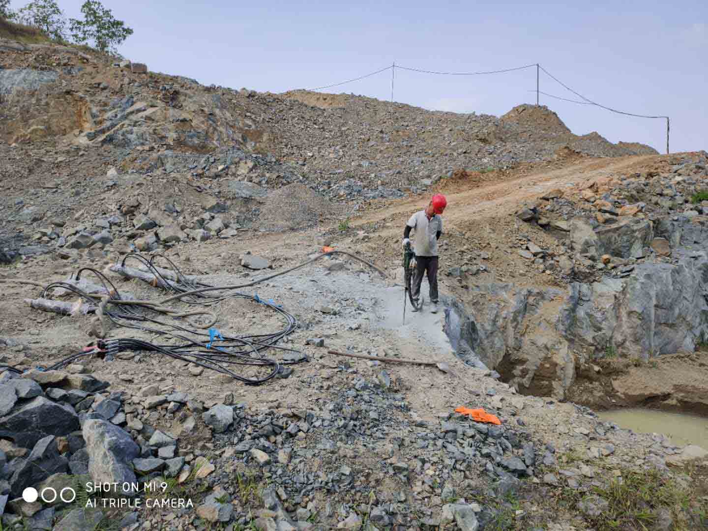 内蒙古鄂尔多斯开矿劈裂机石灰岩分裂批发、价格、产地货源