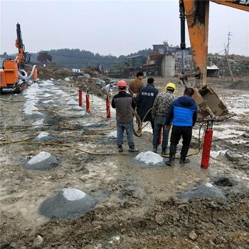 湖北咸宁基坑开挖岩石劈裂设备现场施工效果劈裂机厂家