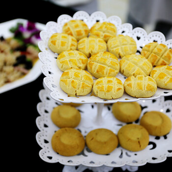 女生到鄭州釣魚臺烹飪學(xué)院學(xué)西點(diǎn)技術(shù)學(xué)費(fèi)多少錢？
