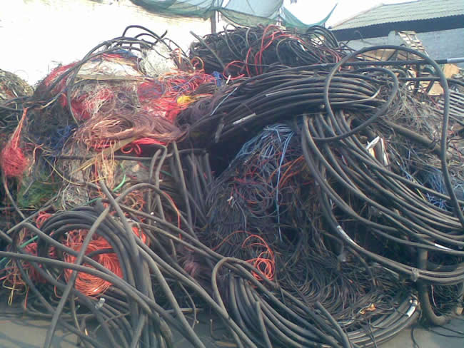 聊城回收成盘铜电缆3.120电话