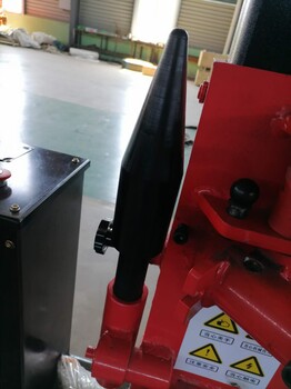 大型立式輪胎拆裝機(jī)