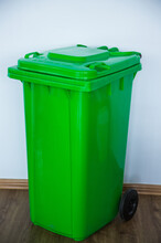 八方格240L环卫塑料垃圾桶绿色环保耐磨