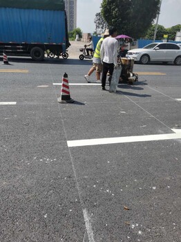 东莞万江道路热熔标线施工,停车场设计