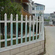 赤峰喷塑锌钢草坪护栏供应商图片