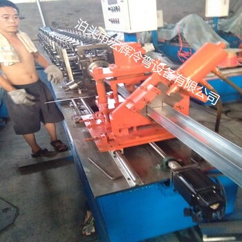 廠家供應(yīng)輕鋼龍骨加工機(jī)器全自動裝修龍骨生產(chǎn)設(shè)備
