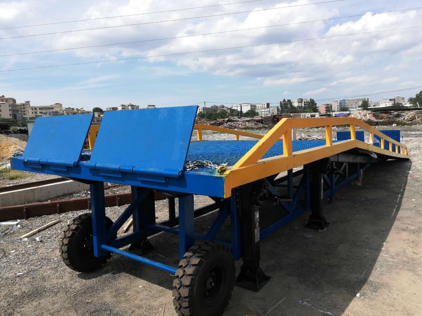 江門集裝箱裝卸橋 叉車輔助裝車平臺(tái)10噸