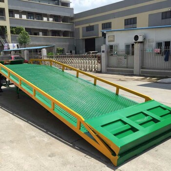 三亞移動(dòng)登車橋叉車上貨平臺(tái)圖片