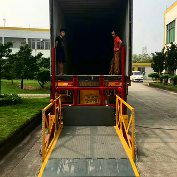 汕尾物流起重設(shè)備流動(dòng)登車橋圖片
