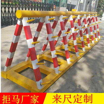 工廠定制各種拒馬護(hù)欄防撞拒馬帶尖拒馬可移動(dòng)拒馬