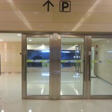 大鹏新区玻璃防火门图片