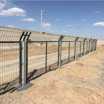 厂家喷涂铁路护栏网铁路护栏网高铁道路两侧隔离护栏网