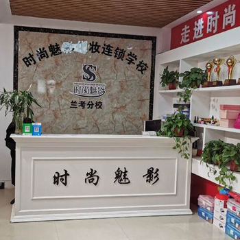 洛陽(yáng)化妝學(xué)?？焖贁U(kuò)張，招聘化妝師10名