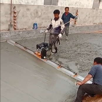 路面震動(dòng)尺超級(jí)整平尺汽油震平尺震動(dòng)尺廠家