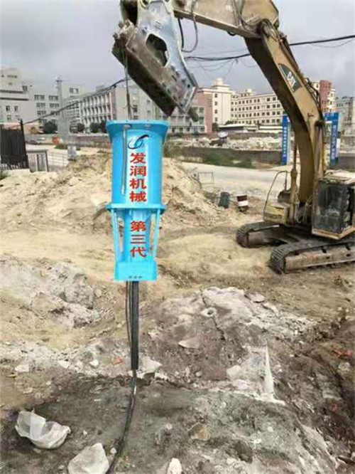 江西九江矿山开采大型机载液压劈裂机静态破石设备