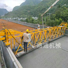 高速隧道路面摊铺机行走提浆整平机四辊轴摊铺机