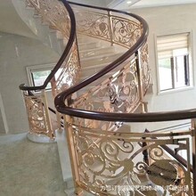 新中式铜雕刻楼梯扶手能让整个空间彰显华贵气息