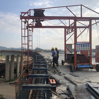 橋梁防撞墻模板臺車-集吊裝與施工一體