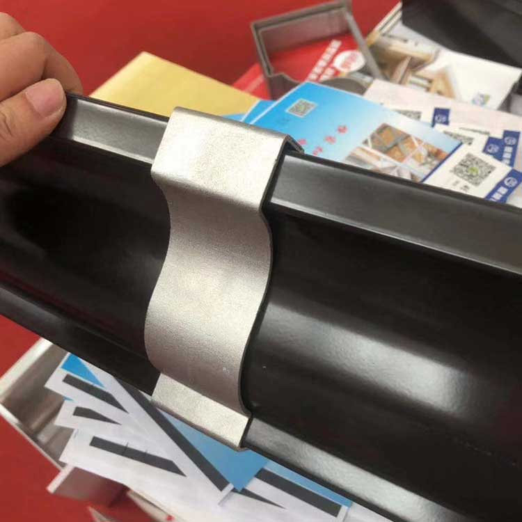 北京崇文天溝 屋面成品雨水槽安裝指導(dǎo)  鋁合金落水管