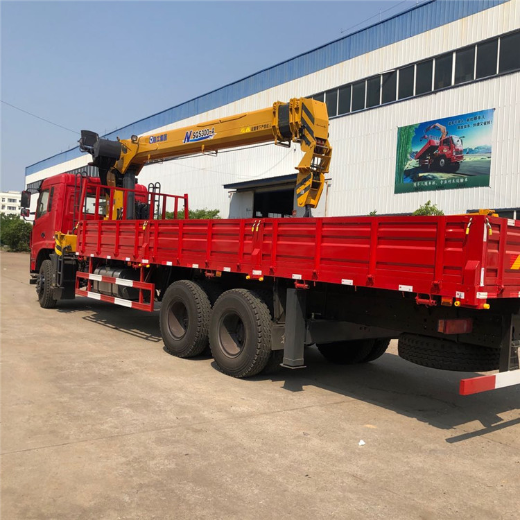 河北新款隨車吊8噸6米1貨箱隨車吊價格