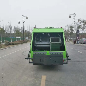 重庆5吨压缩垃圾车8万8出售,压缩垃圾清运车